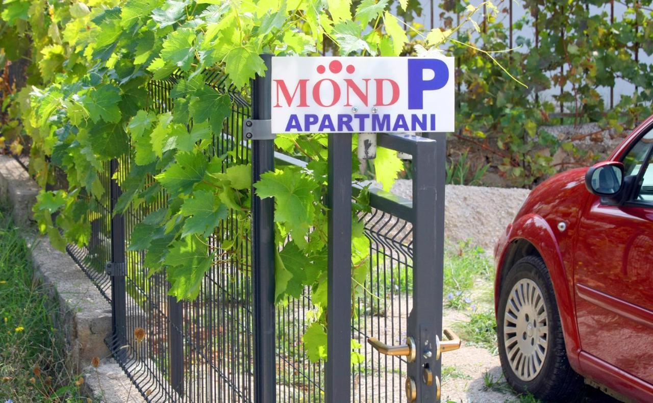 Apartments Mond Gornji Karin Eksteriør billede